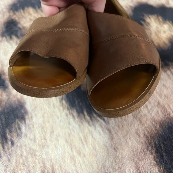 Cynthia Rowley Leather Open Toe Cutout Slip On Sandals Size 6.5 - Picture 4 of 9